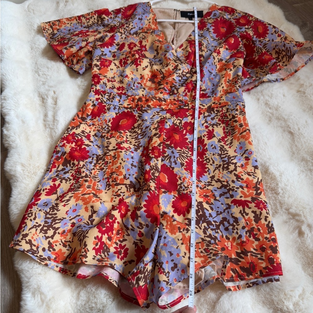 Floral V-Neck Romper ( my holiday romper ) Size M run small - Picture 13 of 15
